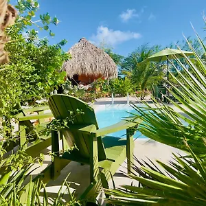 Bed and breakfast The Octopus Tropical Oasis, Dorp Sint Michiel